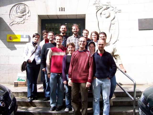 From left to right. Patricia Rosales, Lourdes Llorente, Sergio Ortiz, Sergio Barbero, Alberto de Castro, Carlos Dorronsoro, Susana Marcos, Carlos Meneses. Front Row: Enrique Gambra, Lucie Sawides, Jose Requejo, Elena G. de la Cera, Alfonso Perez-Escudero